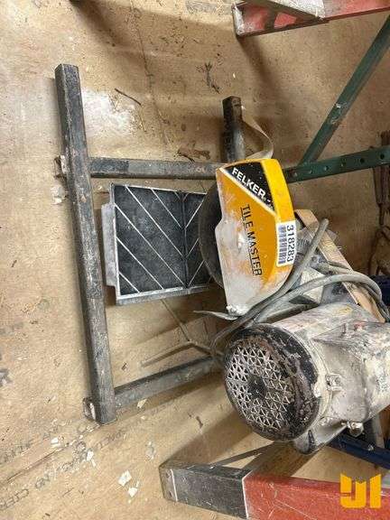 FELKER  TILE SAW W/ TRAY/STAND