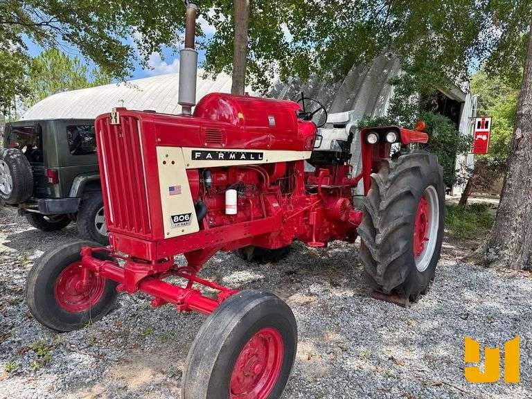 1967 INTERNATIONAL HARVESTER 806 SN: 25603