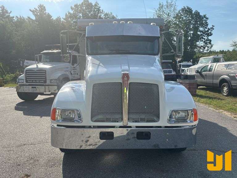 2006 KENWORTH T300 SINGLE AXLE DUMP TRUCK VIN: 2NKMHD6H86M155193