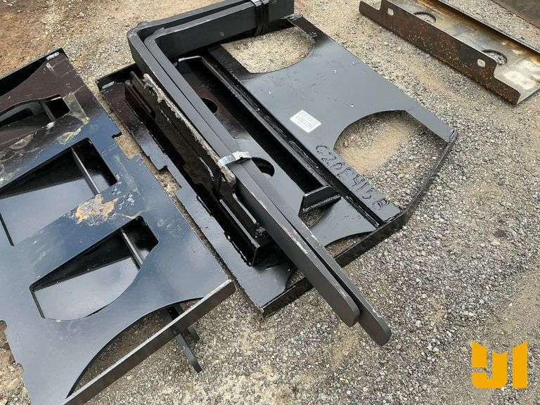 UNUSED MINI UNIVERSAL ATTACH FORK FRAME W/ 42" FORKS