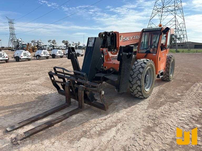 2017 JLG 1054 10000 LB TELESCOPIC FORKLIFT SN: 0160079156