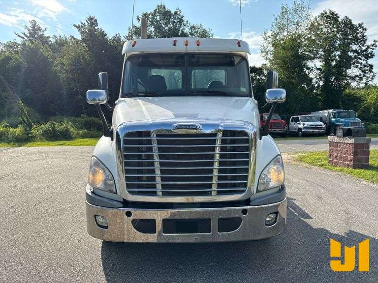 2014 FREIGHTLINER CASCADIA TANDEM AXLE DAY CAB TRUCK TRACTOR VIN: 3AKJGEDY4FDGJ7156