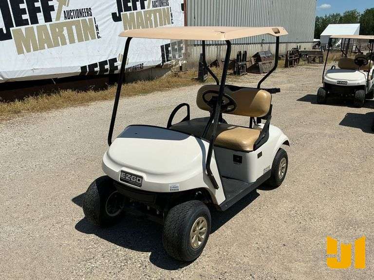 2018 EZ GO TXT GOLF CART SN: 3352001
