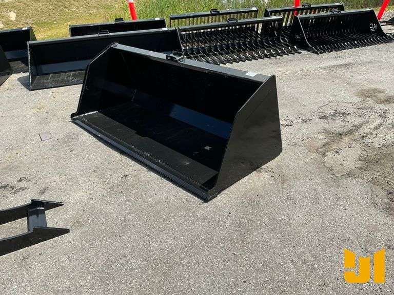 UNUSED SNOW/LITTER BUCKET 84 INCH