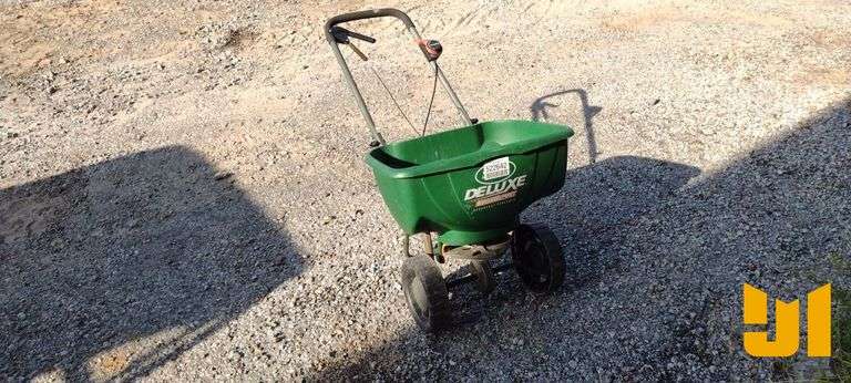 WALK WALK BEHIND SEED SPREADER