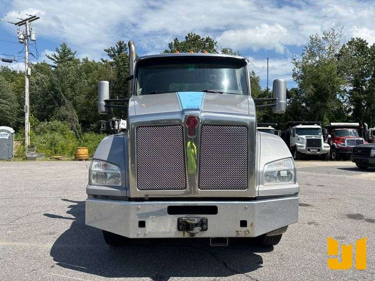 2018 KENWORTH T880 TANDEM AXLE DAY CAB TRUCK TRACTOR VIN: 1XKZDP9X8JJ211368