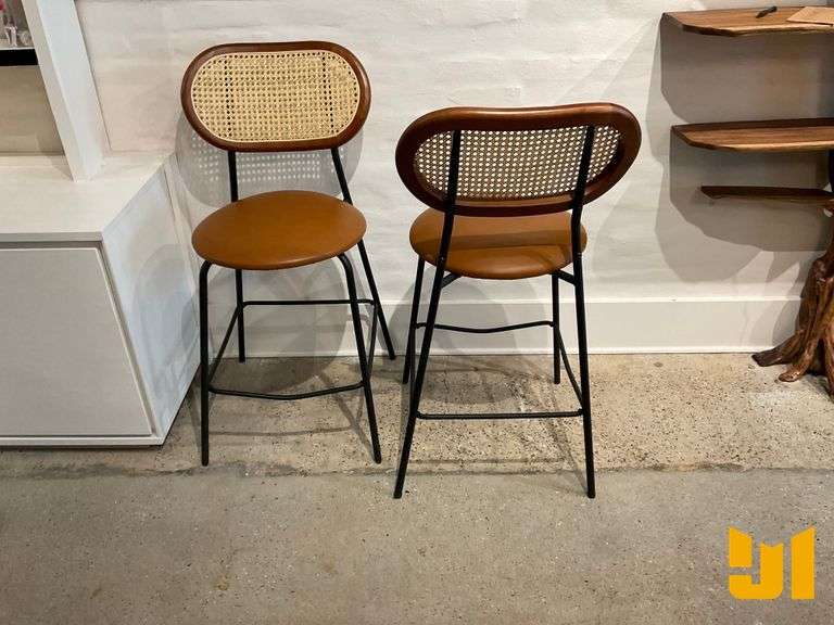 BAR STOOL