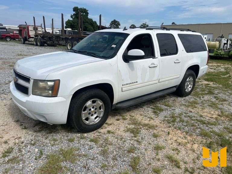 2011 CHEVROLET SUBURBAN VIN: 1GNSCJE06BR215323 2WD