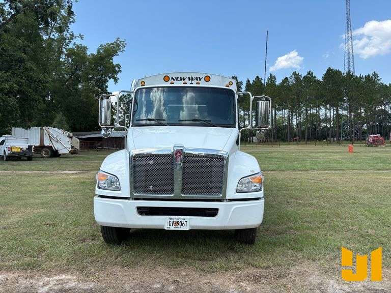 2025 KENWORTH T480 S/A REAR LOAD RESIDENTIAL COLLECTION TRUCK VIN: 2NK5HJ8X9SM132992