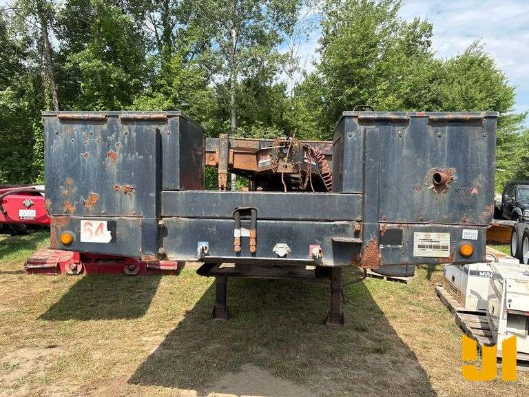 2013 LANDOLL CORPORATION 330C SINGLE AXLE HYDRAULIC CONTAINER TRAILER VIN: 1LH330RG0D1C20163