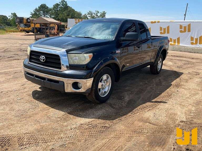2007 TOYOTA TUNDRA SR5 TRD OFF ROAD DOUBLE CAB 4X4 PICKUP VIN: 5TFBV54107X007171