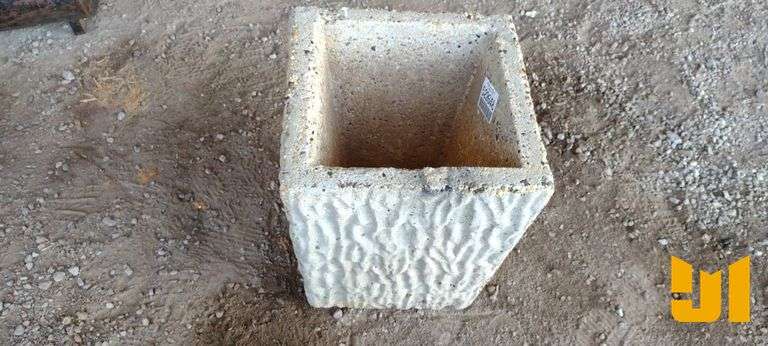 CONCRETE FLOWER POT