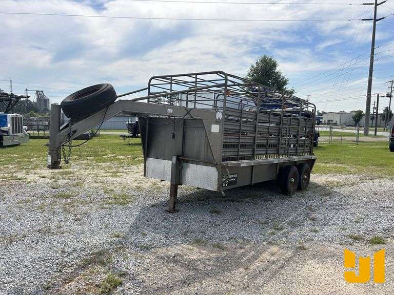 W-W GOOSENECK CATTLE TRAILER