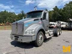 2018 KENWORTH T880 TANDEM AXLE DAY CAB TRUCK TRACTOR VIN: 1XKZDP9X8JJ211368
