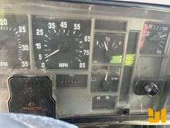 1996 INTERNATIONAL 4900 S FUEL & LUBE TRUCK VIN: 1HTSDAAN2TH314514