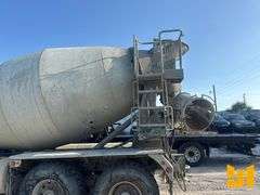 2018 FREIGHTLINER 114SD TANDEM AXLE REAR DISCHARGE MIXER TRUCK VIN: 3ALHG3DV5JDJN2472