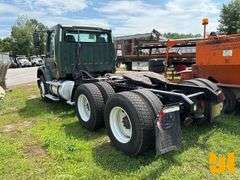 2005 FREIGHTLINER M2 TANDEM AXLE DAY CAB TRUCK TRACTOR VIN: 1FUJC5CV95HN85582