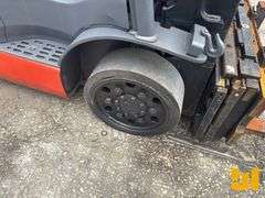 TOYOTA 8FGCU25 4050 LB CUSHION TIRE FORKLIFT