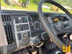 2001 FREIGHTLINER FL70 S/A FUEL & LUBE TRUCK VIN: 1FVABTAK81HG95533
