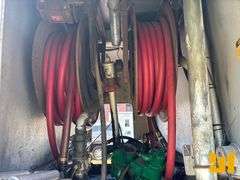 1999 INTERNATIONAL 4900 S/A FUEL & LUBE TRUCK VIN: 1HTSDAAR2XH641648
