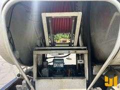 1996 INTERNATIONAL 4900 S FUEL & LUBE TRUCK VIN: 1HTSDAAN2TH314514
