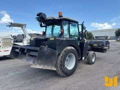 2018 MASSEY FERGUSON BROOM TRACTOR SN: JJM72004