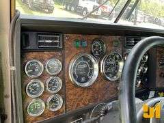 1999 KENWORTH T800 SINGLE AXLE ROLLBACK TRUCK VIN: 1NKDHT7X5XJ796956