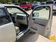 2008 FORD ESCAPE XLT VIN: 1FMCU93108KD84156 4WD