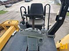 2011 CATERPILLAR CB64 TANDEM VIBRATORY ROLLER SN: DJM00225