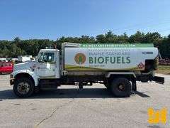 1999 INTERNATIONAL 4900 S/A FUEL & LUBE TRUCK VIN: 1HTSDAAR2XH641648