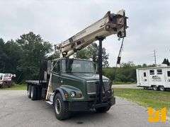 2001 FREIGHTLINER FL112 NATIONAL  BOOM TRUCK VIN: 1FVHBGAS01HJ49358