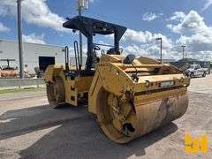 2011 CATERPILLAR CB64 TANDEM VIBRATORY ROLLER SN: DJM00225