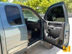 2010 CHEVROLET SILVERADO EXTENDED CAB 4X4 PICKUP VIN: 1GCSKSE36AZ252821