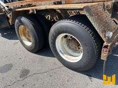 2004 VOLVO TRUCK VHD T/A ROLL OFF TRUCK VIN: 4V5KC9GG94N369391