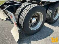 2010 KENWORTH T800 TANDEM AXLE DAY CAB TRUCK TRACTOR VIN: 1XKDD40XGAJ274541