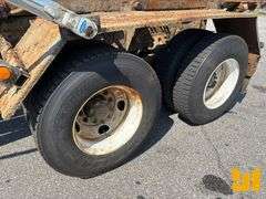 2004 VOLVO TRUCK VHD T/A ROLL OFF TRUCK VIN: 4V5KC9GG94N369391