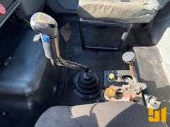 2005 INTERNATIONAL 7600 TRI-AXLE DUMP TRUCK VIN: 1HTWYSBT25J036010