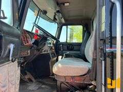 2001 MACK CL713 TRI-AXLE DUMP TRUCK VIN: 1M2AD62C81M011952