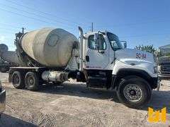 2018 FREIGHTLINER 114SD TANDEM AXLE REAR DISCHARGE MIXER TRUCK VIN: 3ALHG3DV5JDJN2472