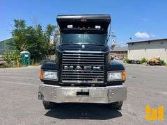 2001 MACK CL713 TRI-AXLE DUMP TRUCK VIN: 1M2AD62C81M011952