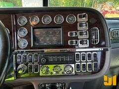 2015 PETERBILT 389 TANDEM AXLE ROLLBACK TRUCK VIN: 1NPXL40X3FD272644