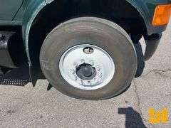 1996 INTERNATIONAL 4900 S FUEL & LUBE TRUCK VIN: 1HTSDAAN2TH314514