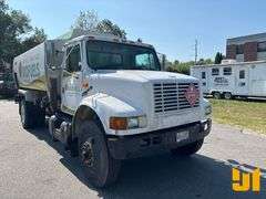 1999 INTERNATIONAL 4900 S/A FUEL & LUBE TRUCK VIN: 1HTSDAAR2XH641648