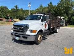2011 FORD F-650 SINGLE AXLE REGULAR CAB STAKE BED TRUCK VIN: 3FRWF6FC8BV589342