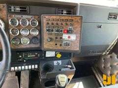 1999 KENWORTH T800 SINGLE AXLE ROLLBACK TRUCK VIN: 1NKDHT7X5XJ796956