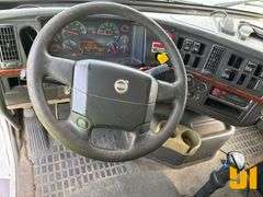 2006 VOLVO TRUCK VHD TRI-AXLE DUMP TRUCK VIN: 4V5K99GH36N393468