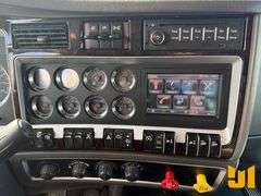 2013 KENWORTH T800 TANDEM AXLE DAY CAB TRUCK TRACTOR VIN: 1XKDD40X4DJ349709