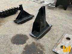 UNUSED MINI UNIVERSAL ATTACH SKID STEER TREE SPADE TREE SPADE BUCKET