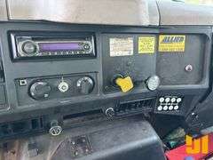 1999 INTERNATIONAL 4900 S/A FUEL & LUBE TRUCK VIN: 1HTSDAAR2XH641648