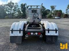 2013 KENWORTH T800 TANDEM AXLE DAY CAB TRUCK TRACTOR VIN: 1XKDD40X4DJ349709